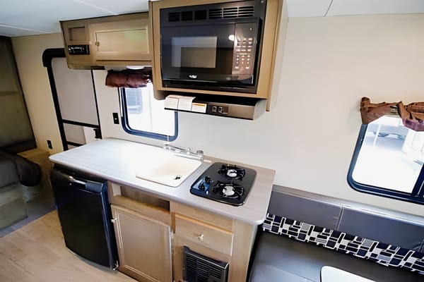 Tomie's 2019 Dutchman Coleman Lantern 2019 Dutchmen Coleman Lantern Travel Trailer