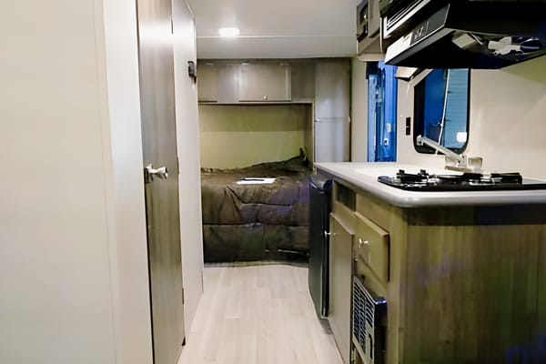 Tomie's 2019 Dutchman Coleman Lantern 2019 Dutchmen Coleman Lantern Travel Trailer