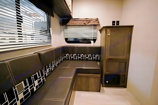 Tomie's 2019 Dutchman Coleman Lantern 2019 Dutchmen Coleman Lantern Travel Trailer