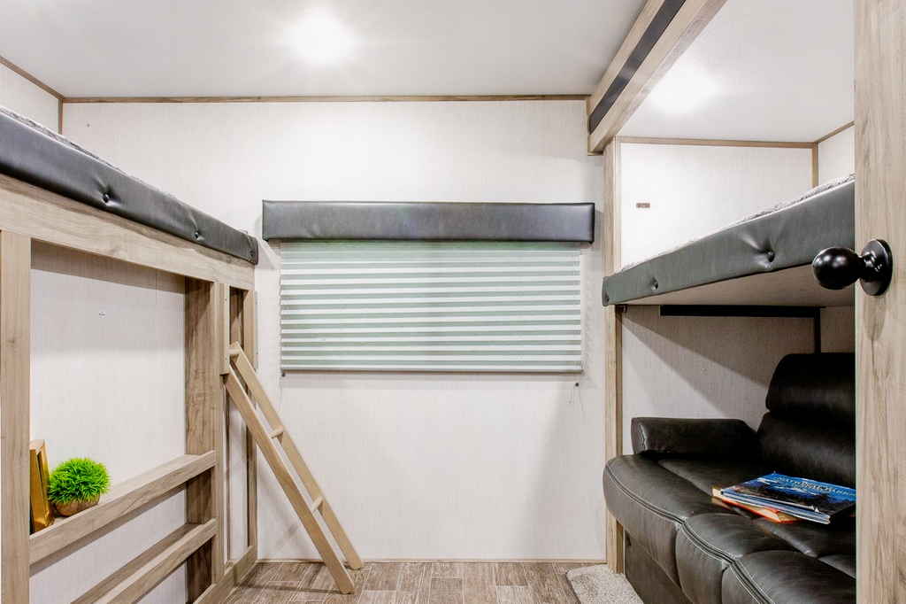 Brian's Forest River Cherokee Alpha Wolf 33BH-L Travel Trailer