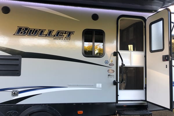 Rubie's Keystone Bullet 277BHS Travel Trailer