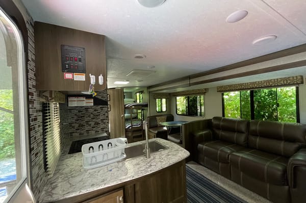 Rubie's Keystone Bullet 277BHS Travel Trailer