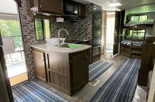 Rubie's Keystone Bullet 277BHS Travel Trailer