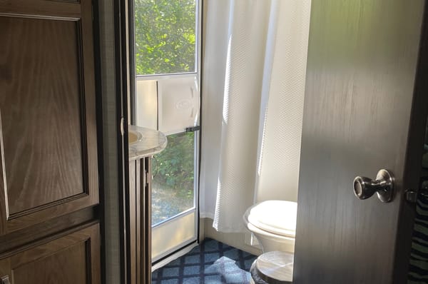 Rubie's Keystone Bullet 277BHS Travel Trailer