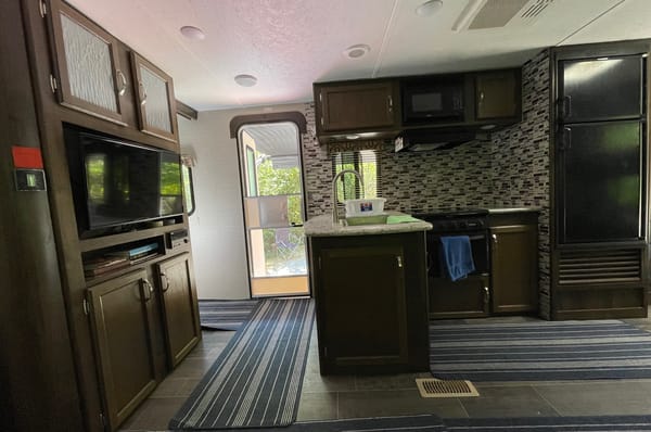 Rubie's Keystone Bullet 277BHS Travel Trailer