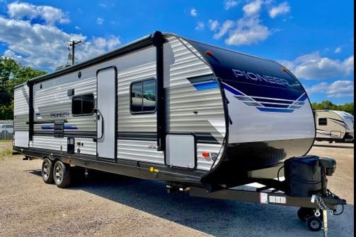 Family travels Heartland Pioneer BH280 Travel Trailer