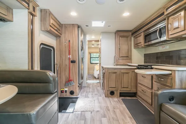 PENNIE - 2019 Jayco Precept 31 UL