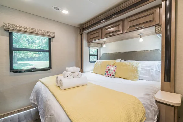 PENNIE - 2019 Jayco Precept 31 UL