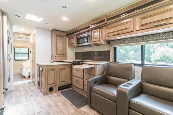PENNIE - 2019 Jayco Precept 31 UL