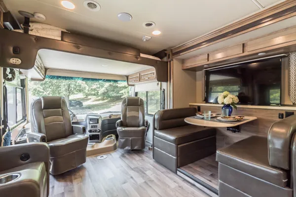 PENNIE - 2019 Jayco Precept 31 UL