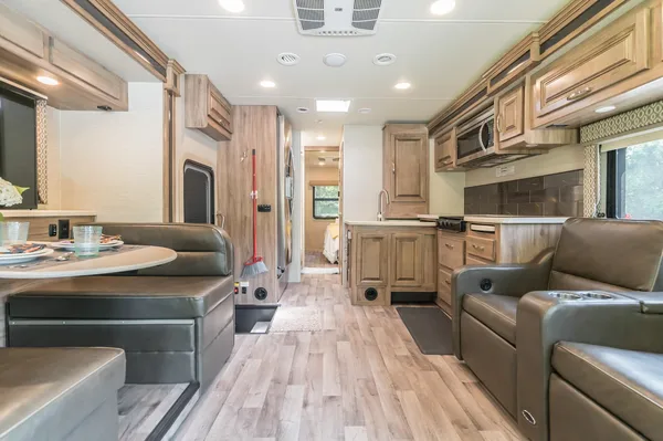 PENNIE - 2019 Jayco Precept 31 UL