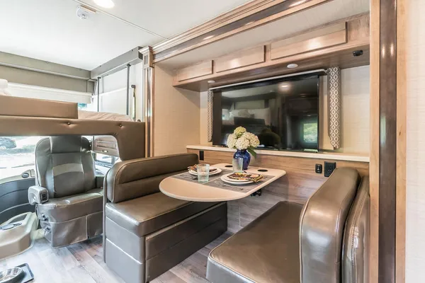 PENNIE - 2019 Jayco Precept 31 UL