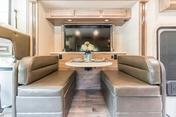 PENNIE - 2019 Jayco Precept 31 UL