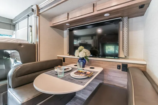 PENNIE - 2019 Jayco Precept 31 UL