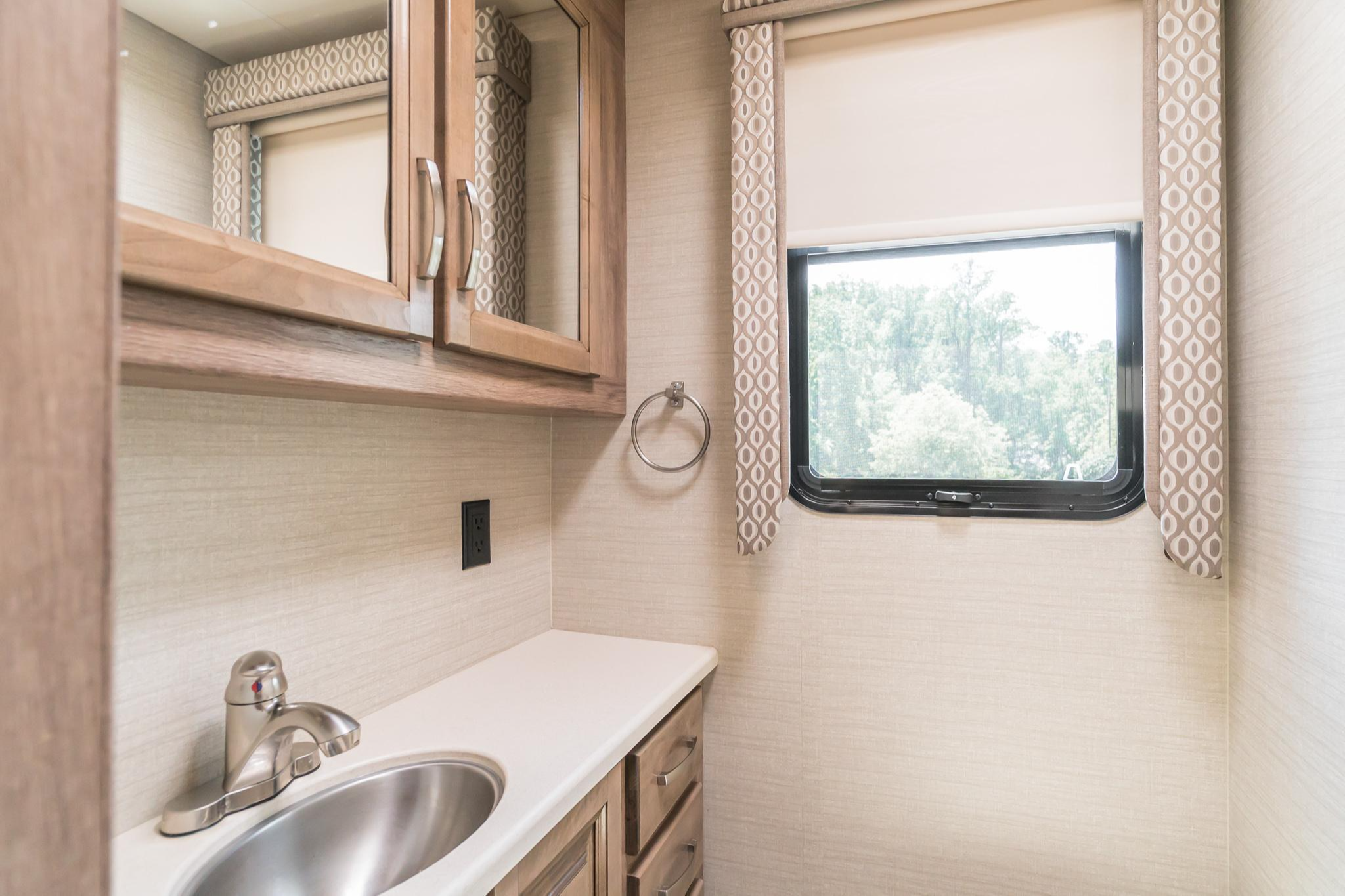 PENNIE - 2019 Jayco Precept 31 UL 