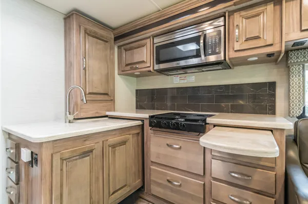 PENNIE - 2019 Jayco Precept 31 UL