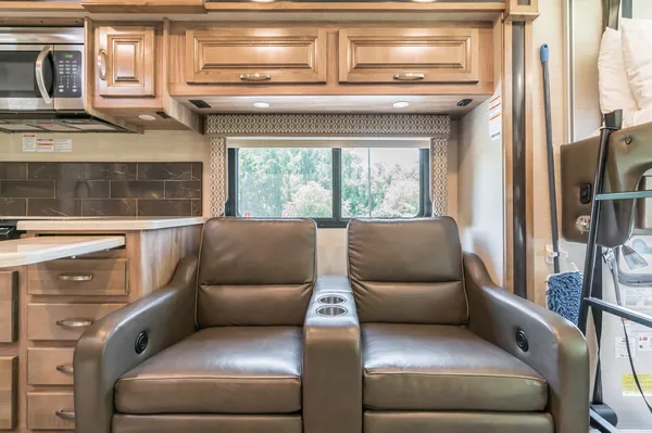 PENNIE - 2019 Jayco Precept 31 UL