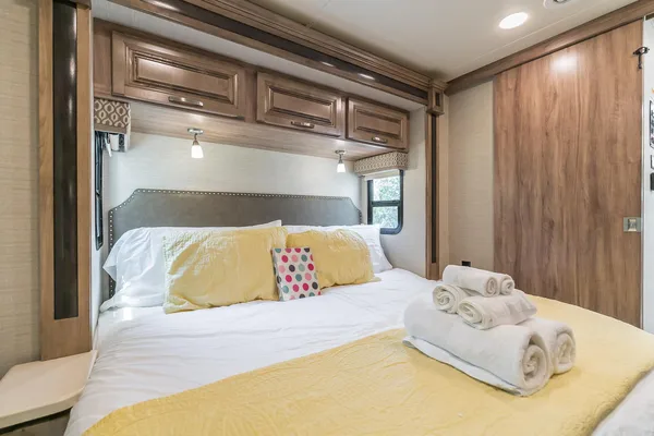 PENNIE - 2019 Jayco Precept 31 UL