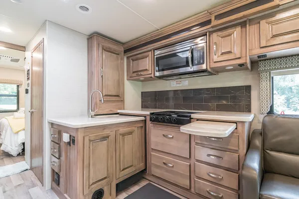 PENNIE - 2019 Jayco Precept 31 UL