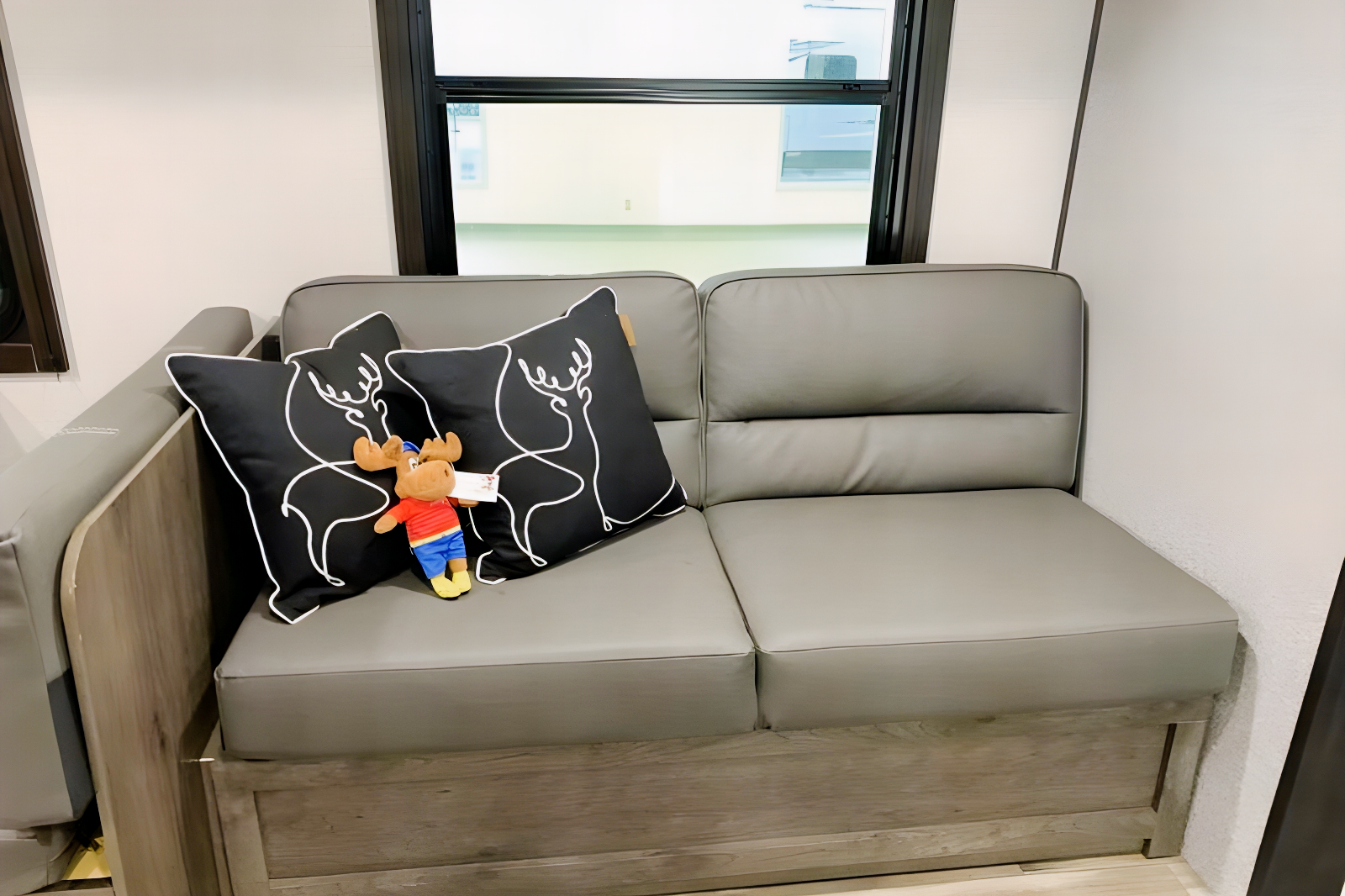 Talitha's as new 2022 Starcraft Autumn Ridge 26BHS Travel Trailer