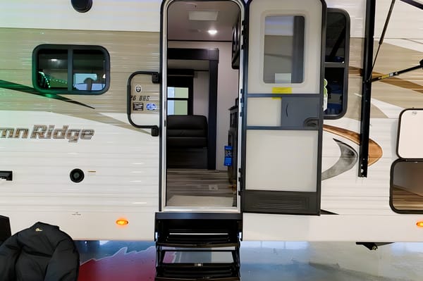 Talitha's as new 2022 Starcraft Autumn Ridge 26BHS Travel Trailer