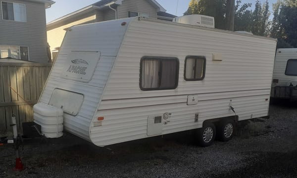 Andrew's Apache 21 Dual Axel Travel Trailer