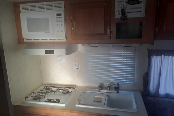 Andrew's Apache 21 Dual Axel Travel Trailer