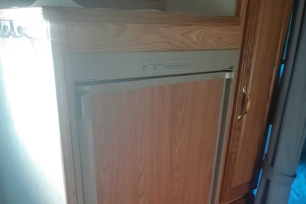 Andrew's Apache 21 Dual Axel Travel Trailer