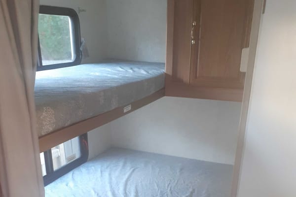 Andrew's Apache 21 Dual Axel Travel Trailer