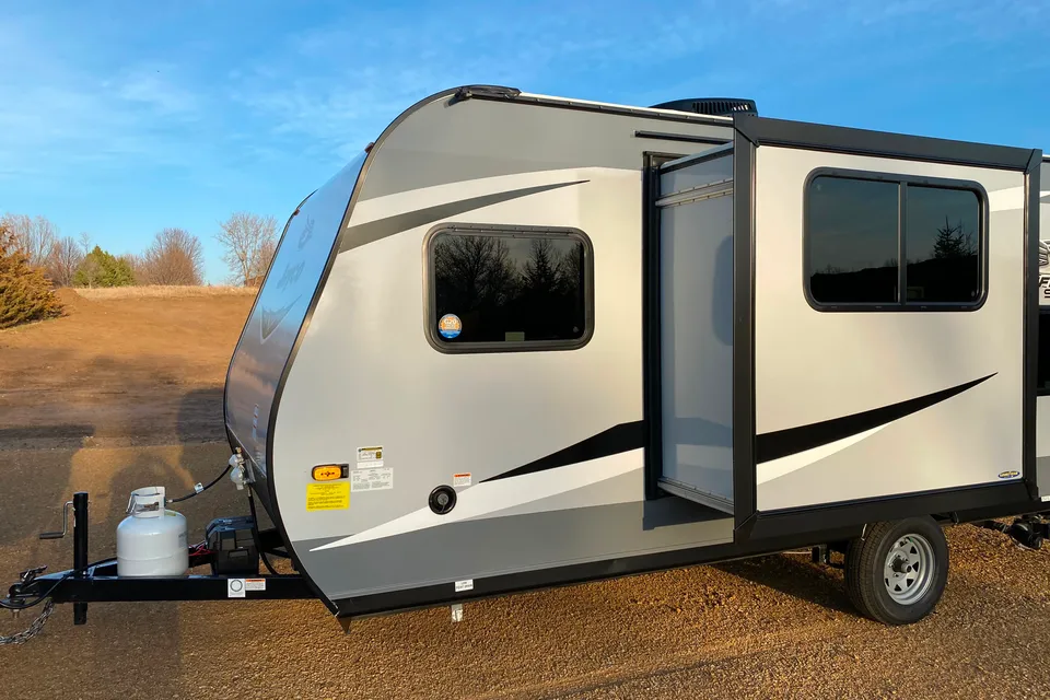 Lucky 2021 Jayco 2021 Jayco Jay Flight SLX 184BH Travel Trailer