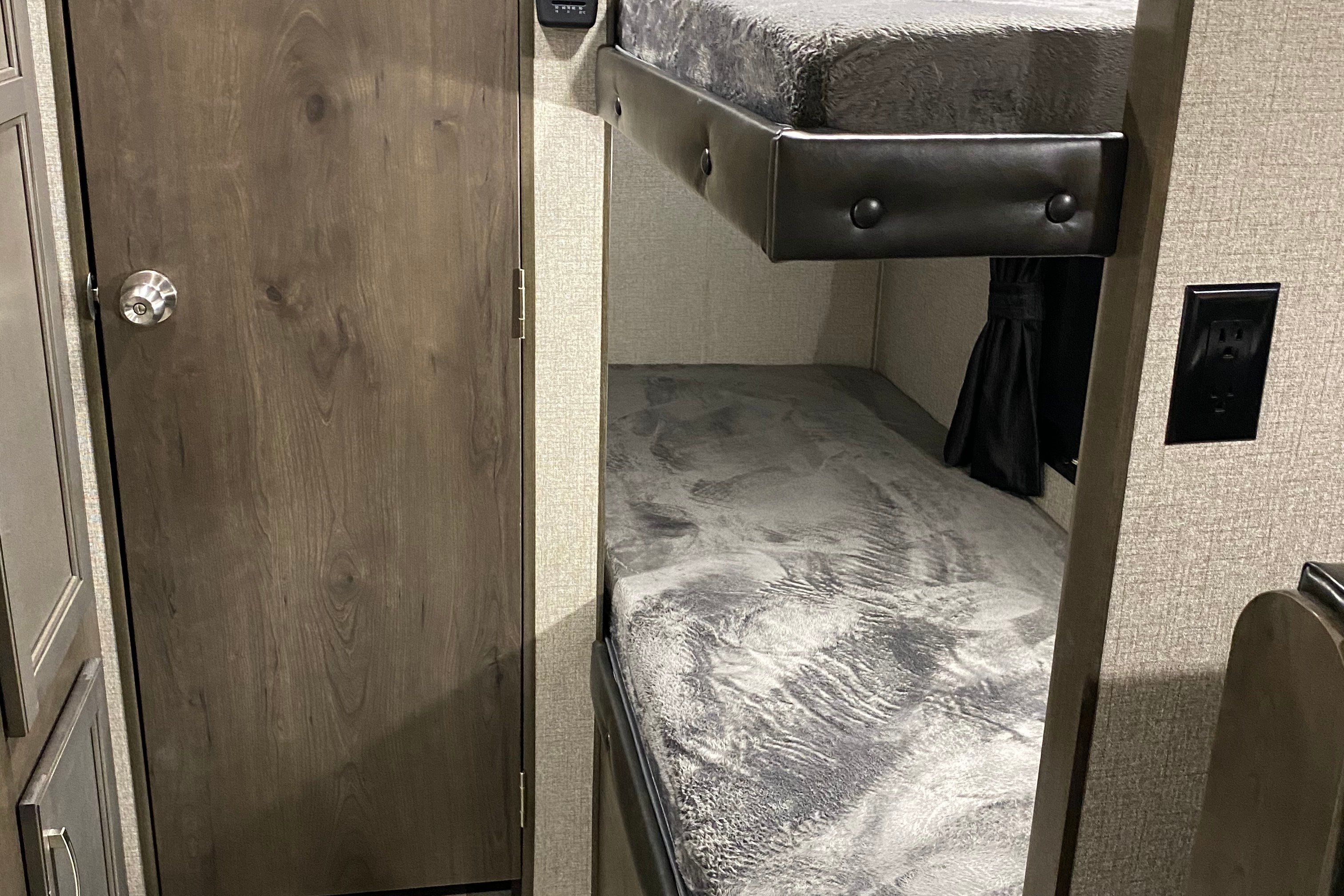 Lucky 2021 Jayco 2021 Jayco Jay Flight SLX 184BH Travel Trailer