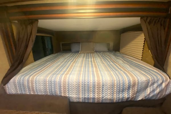 Light weight Jayco Jay feather Travel Trailer
