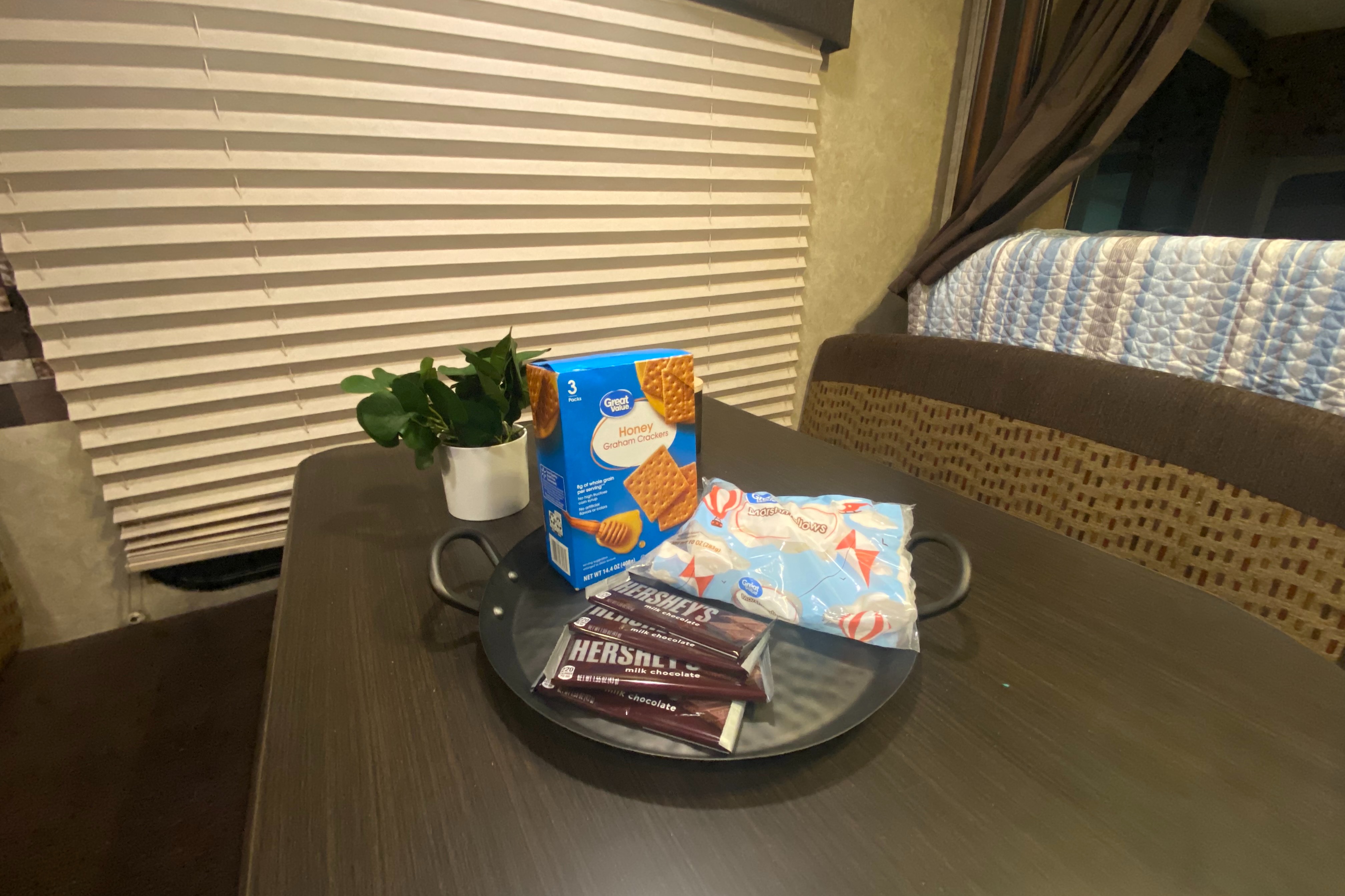 Light weight Jayco Jay feather Travel Trailer