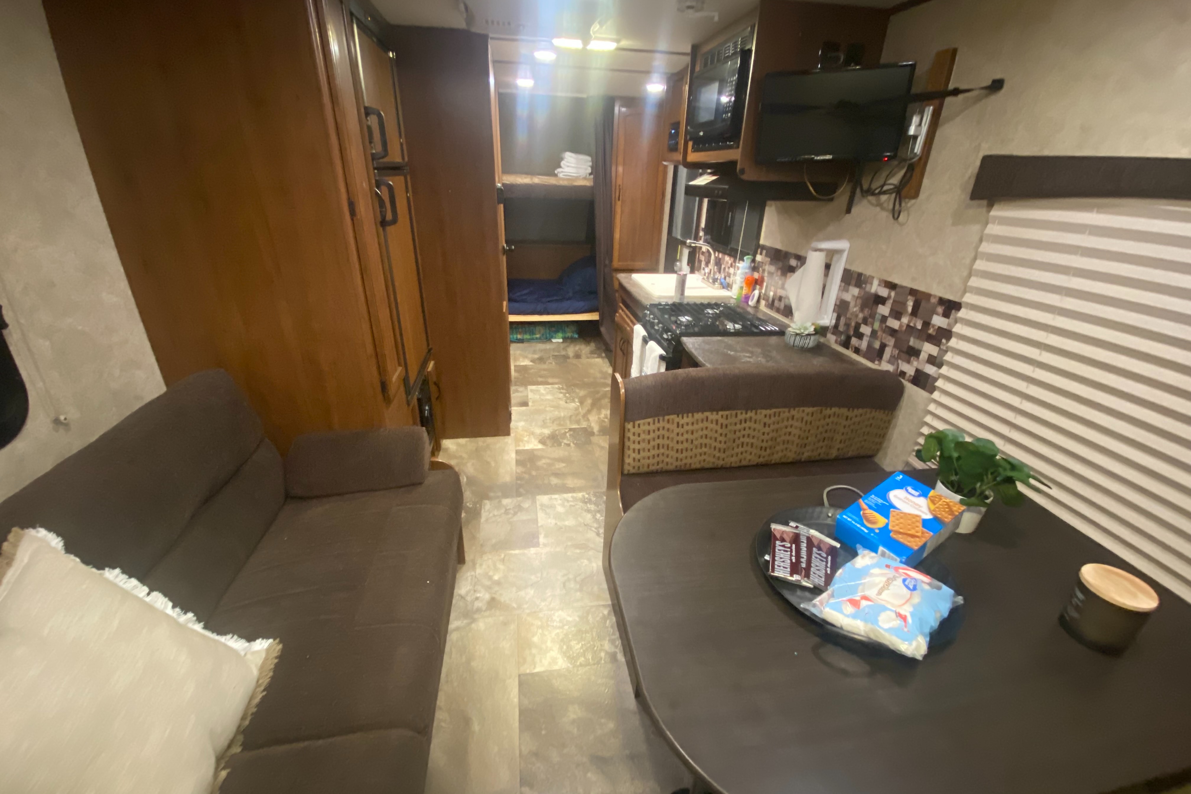 Light weight Jayco Jay feather Travel Trailer