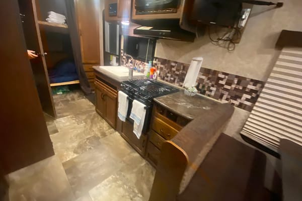 Light weight Jayco Jay feather Travel Trailer