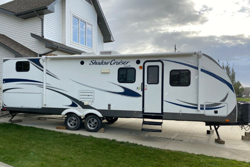 The Glamping Palace Bunkhouse - Edmonton or Ross Haven Pickup