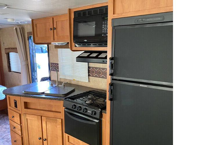 The Glamping Palace Bunkhouse - Edmonton or Ross Haven Pickup