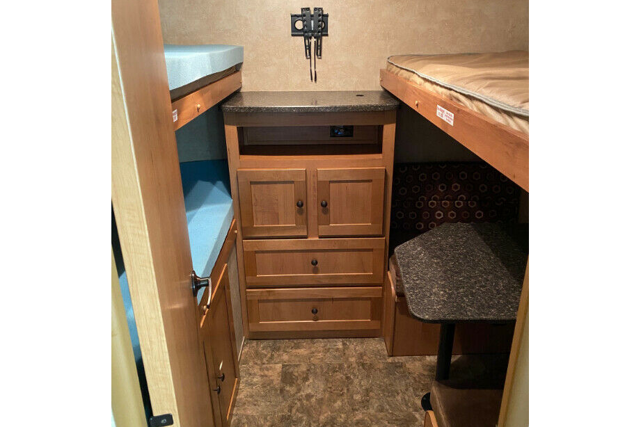 The Glamping Palace Bunkhouse - Edmonton or Ross Haven Pickup