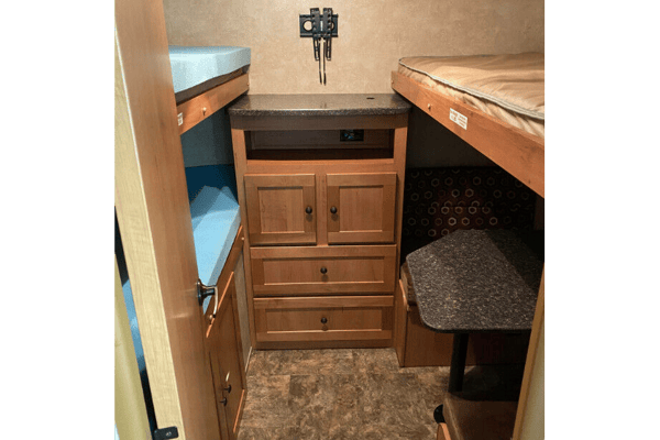 The Glamping Palace Bunkhouse - Edmonton or Ross Haven Pickup
