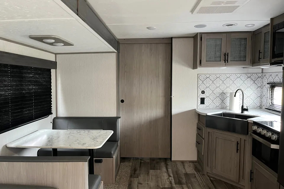 Roxana's excellent RV for travel 