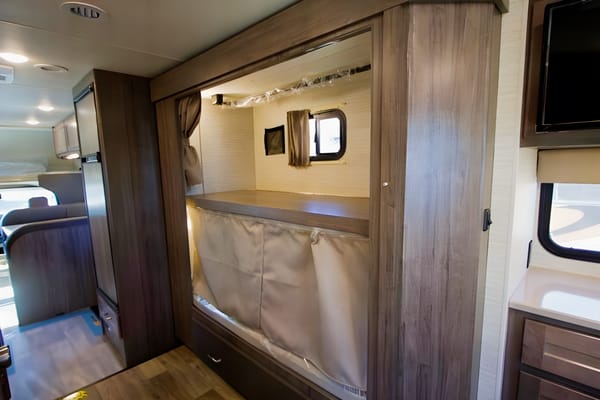 Winnebago 2022 Minnie Winnie 31H Classe C