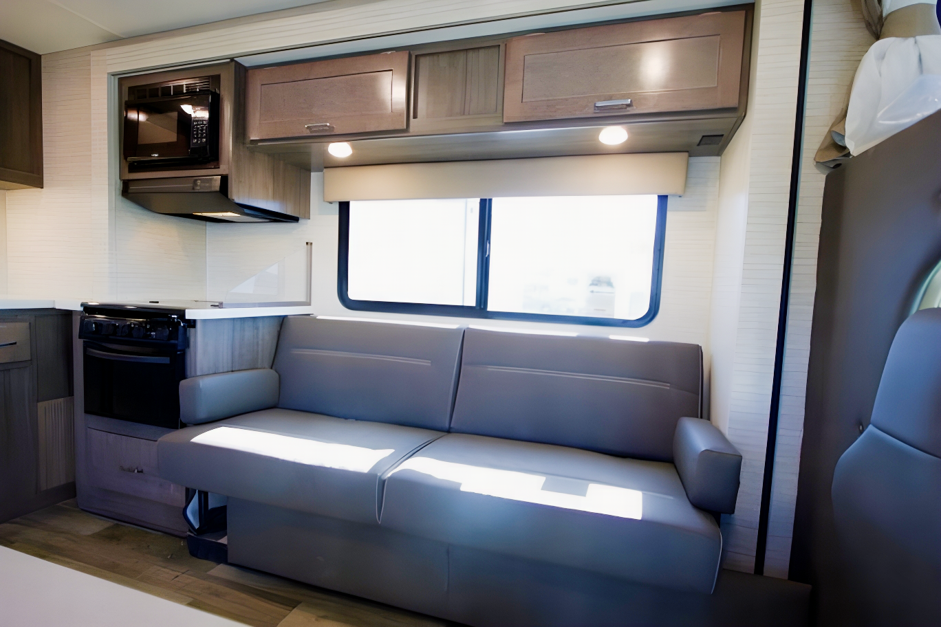Winnebago 2022 Minnie Winnie 31H Classe C