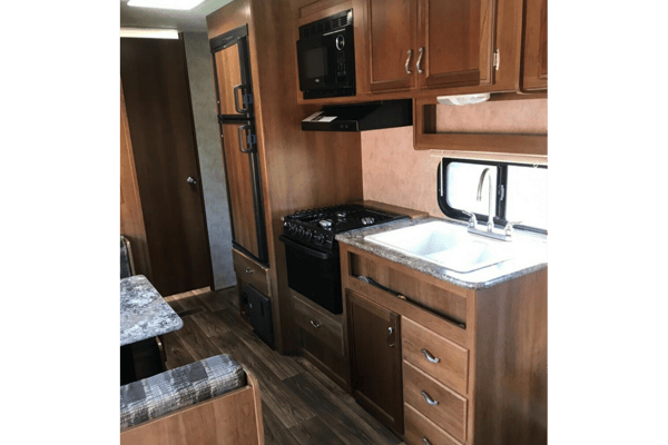 Charles's Prime Time Avenger Travel Trailer