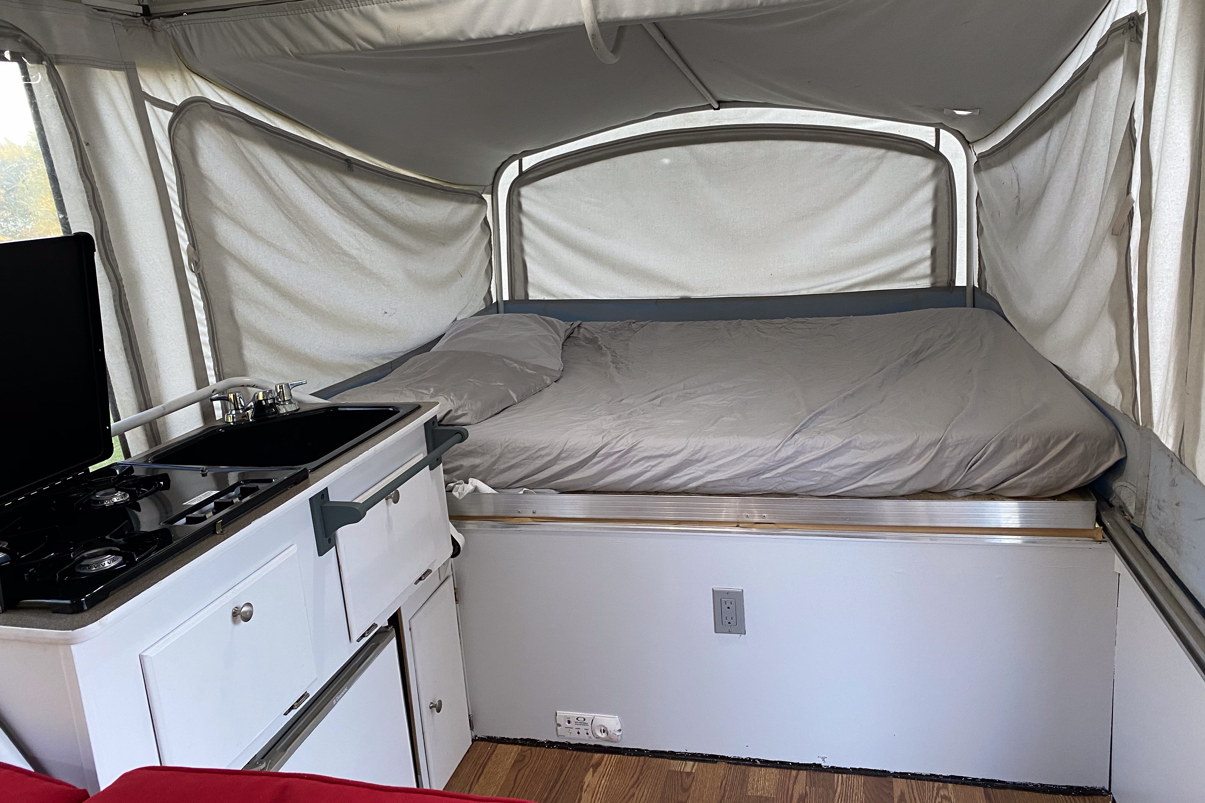 10ft Fleetwood Santa Fe-4089 Tent Trailer