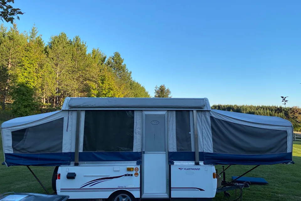 10ft Fleetwood Santa Fe-4089 Tent Trailer