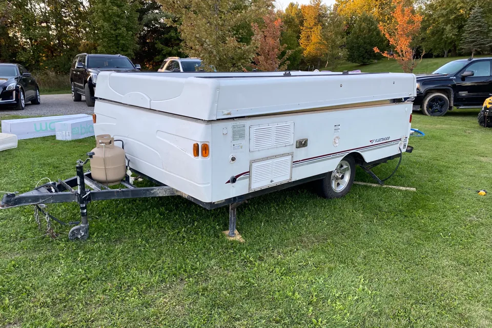 10ft Fleetwood Santa Fe-4089 Tent Trailer