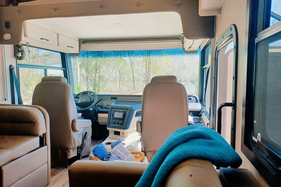 2022 CONVENIENT & EASY TO DRIVE RV!!! Entegra Coach Vision 27A