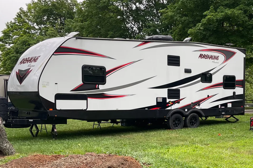James's Coachmen 25QB Adrenaline Toy Hauler
