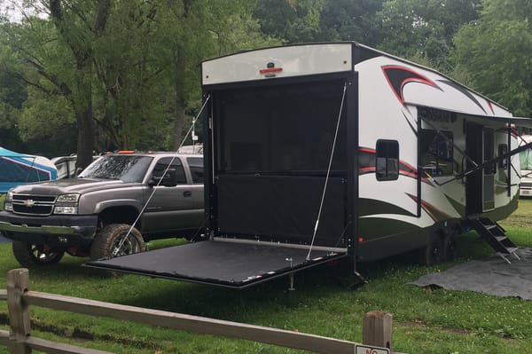 James's Coachmen 25QB Adrenaline Toy Hauler
