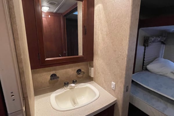 Gabriel's Forest River Sunseeker Class C